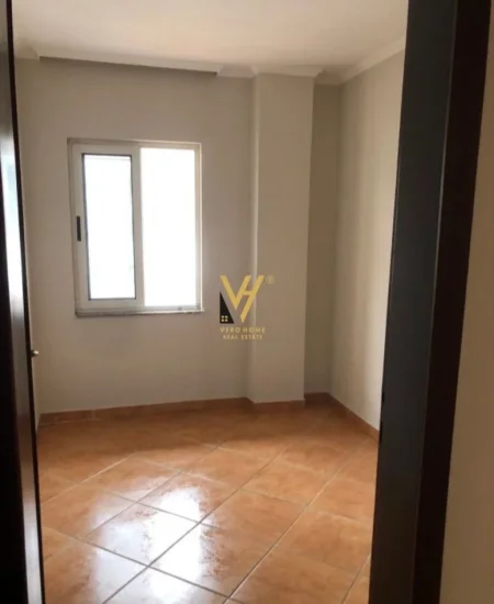 Tirane, jepet me qera zyre Kati 4, 180 m² 2.000 € (BLLOK)