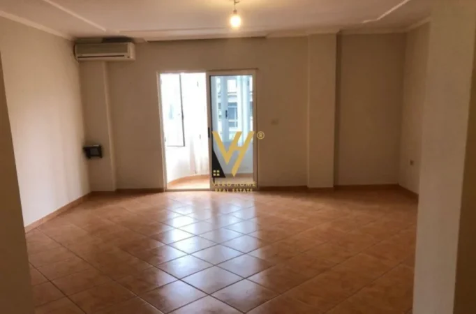 Tirane, jepet me qera zyre Kati 4, 180 m² 2.000 € (BLLOK)