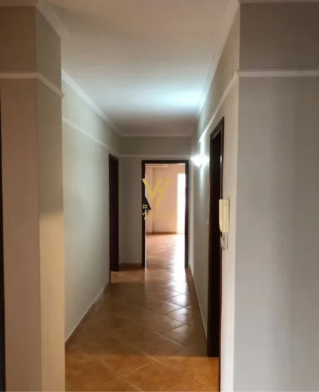 Tirane, jepet me qera zyre Kati 4, 180 m² 2.000 € (BLLOK)