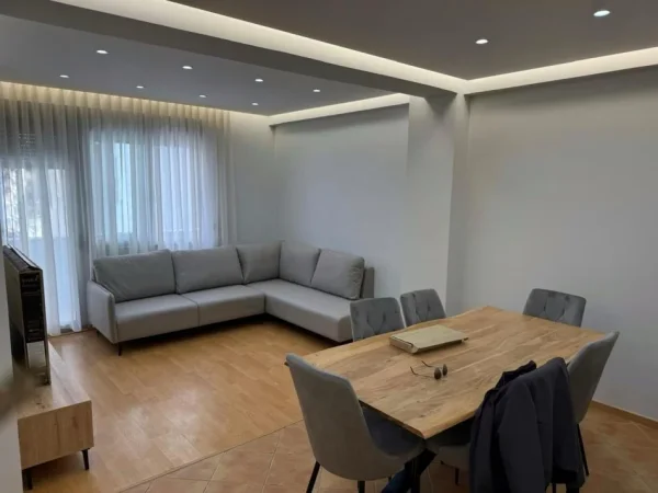 Tirane, jepet me qera apartament 2+1 Kati 5, 90 m² 600 € (Rruga e Kavajes)