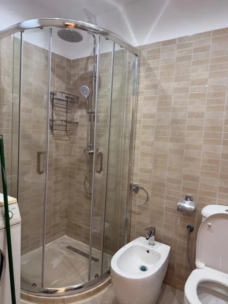 Tirane, jepet me qera apartament 2+1 Kati 5, 90 m² 600 € (Rruga e Kavajes)