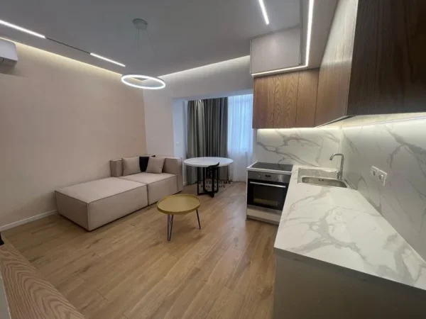 Tirane, jepet me qera apartament 2+1+Ballkon Kati 3, 85 m² 650 € (RRUGA E KAVAJES)