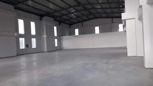 Tirane, jepet me qera magazine Kati 2, 3.500 m² 8.750 € (Vaqarr)