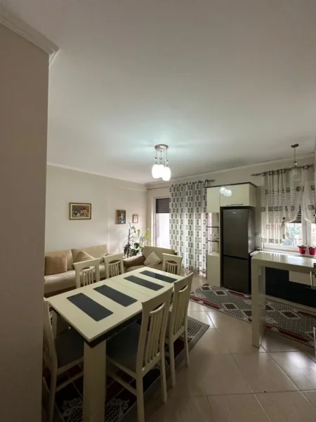 Tirane, jepet me qera apartament 1+1 , 70 m² 700 € (Rruga e Bogdaneve)