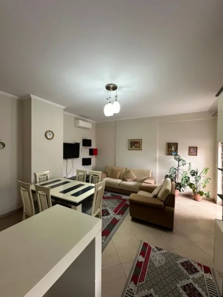 Tirane, jepet me qera apartament 1+1 , 70 m² 700 € (Rruga e Bogdaneve)