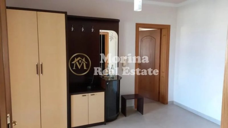Tirane, jepet me qera apartament 2+1+Ballkon Kati 2, 120 m² 450 € (Liqeni i Thate)