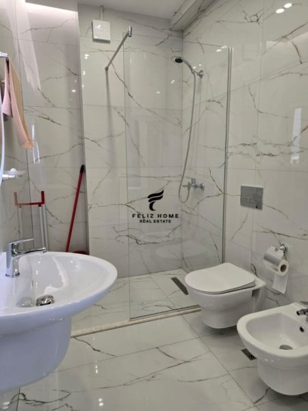 Tirane, jepet me qera apartament 1+1+Ballkon Kati 5, 72 m² 600 € (KODRA E3 DIELLIT)