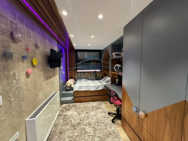 Tirane, jepet me qera apartament+verande | Penthouse 4+1+Aneks+Ballkon Kati 5, 300 m² 3.000 € (liqeni i thate)