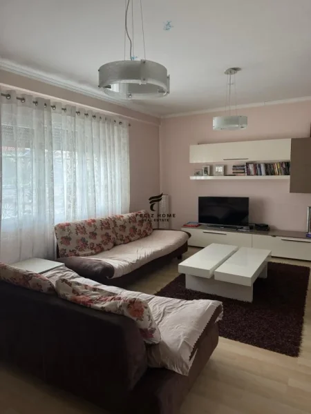 Tirane, jepet me qera apartament 3+1+Ballkon Kati 2, 160 m² 850 € (21 DHJETORI)