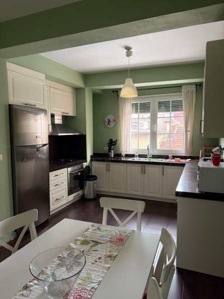 Tirane, jepet me qera apartament 3+1+Ballkon Kati 2, 160 m² 850 € (21 DHJETORI)