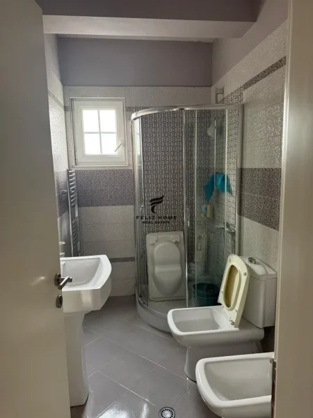 Tirane, jepet me qera apartament 3+1+Ballkon Kati 2, 160 m² 850 € (21 DHJETORI)