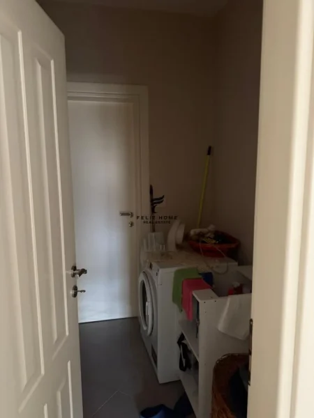 Tirane, jepet me qera apartament 3+1+Ballkon Kati 2, 160 m² 850 € (21 DHJETORI)