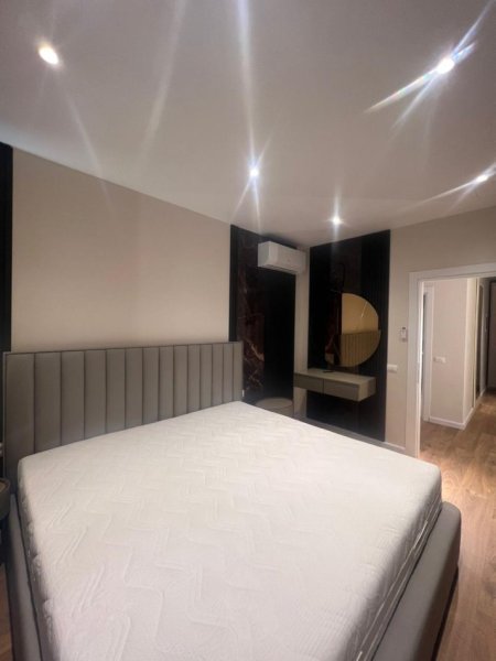 Tirane, jepet me qera apartament 2+1+Ballkon Kati 5, 105 m² (Prane KIKA 2)