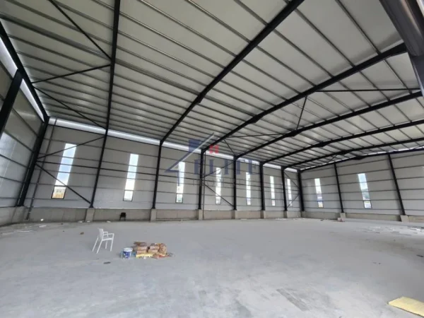 Tirane, jepet me qera magazine Kati 0, 930 m² 5.000 € (Top Channel)