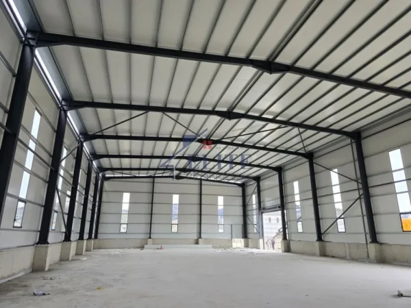 Tirane, jepet me qera magazine Kati 0, 930 m² 5.000 € (Top Channel)