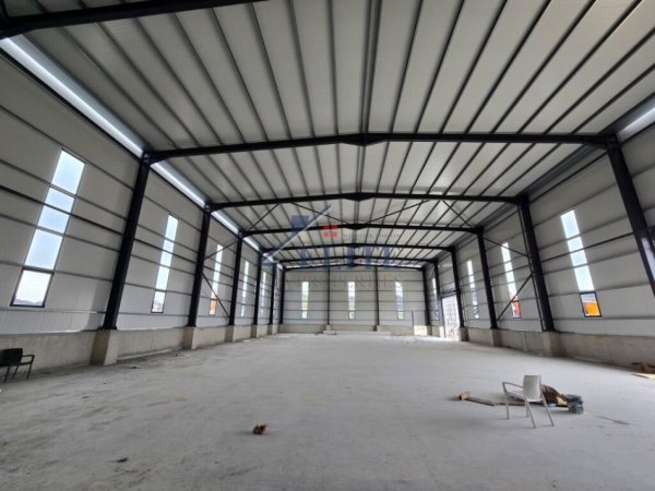 Tirane, jepet me qera magazine Kati 0, 930 m² 5.000 € (Top Channel)
