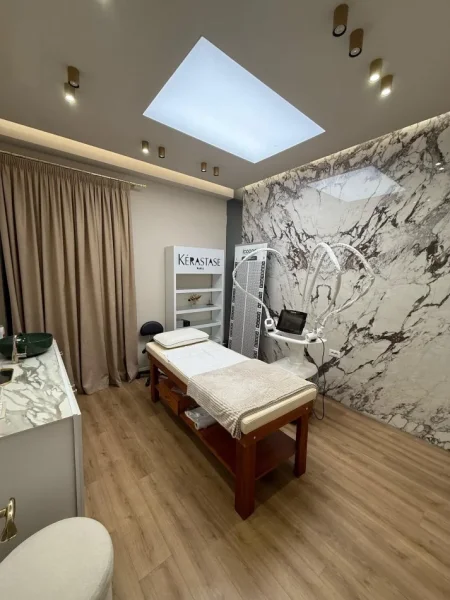 Tirane, jepet me qera ambjent biznesi Kati 0, 125 m² 1.500 € (Parku Olimpik)