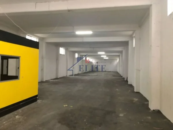 Tirane, jepet me qera magazine Kati 0, 550 m² 4.000 € (Autostrada Tirane-Durres)