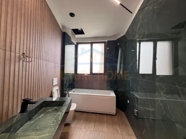Tirane, jepet me qera apartament 3+1+Aneks+Ballkon Kati 2, 164 m² 2.000 € (liqeni i thate)