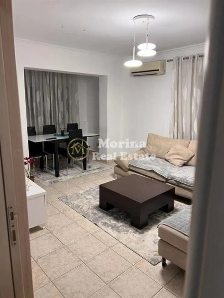Tirane, jepet me qera apartament 1+1 Kati 3, 65 m² 450 € (Rruga Bardhyl)
