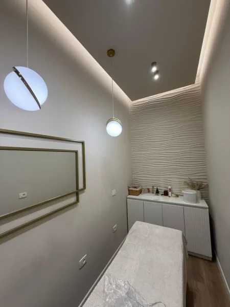 Tirane, jepet me qera ambjent biznesi Kati 2, 125 m² 1.500 € (Komuna e Parisit)