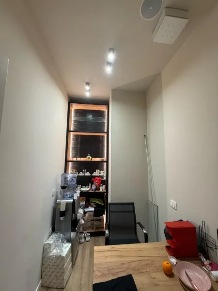 Tirane, jepet me qera ambjent biznesi Kati 2, 125 m² 1.500 € (Komuna e Parisit)