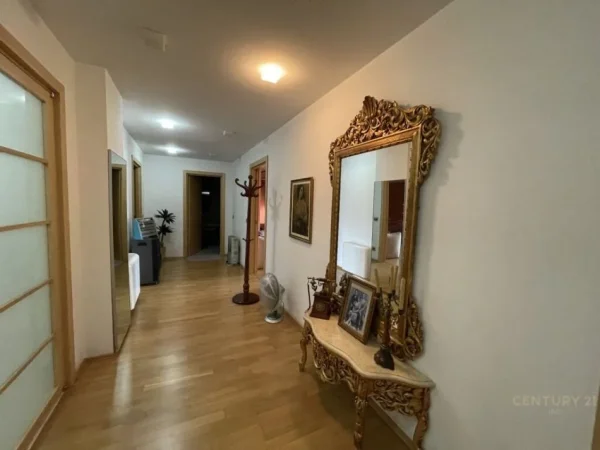 Tirane, shitet apartament+verande | Penthouse 3+1+Ballkon Kati 9, 565 m² 1.000.000 € (Komuna e Parisit)