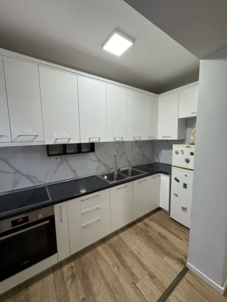 Tirane, jepet me qera apartament 1+1+Aneks+Ballkon Kati 5, 70 m² 600 € (Myslym Shyri)