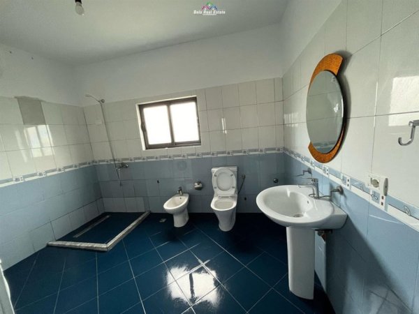 Tirane, jepet me qera Vile 2+1 Kati 1, 105 m² 500 € (misto mame)