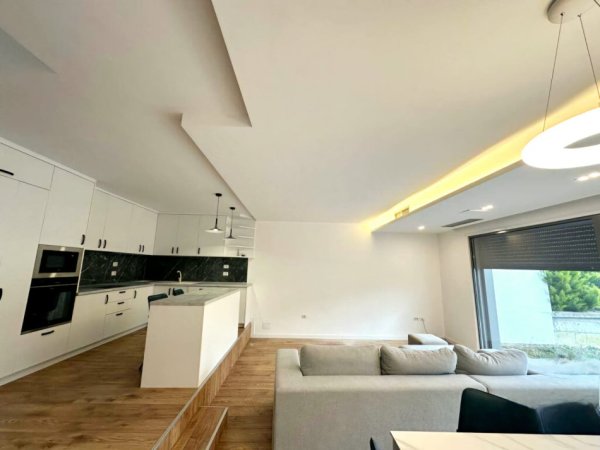 Tirane, jepet me qera Vile 2 Katshe Kati 1, 130 m² 1.400 € (mullet)