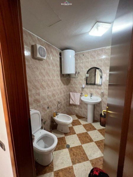 Tirane, jepet me qera apartament 2+1 Kati 6, 76 m² 600 € (vasul shanto)