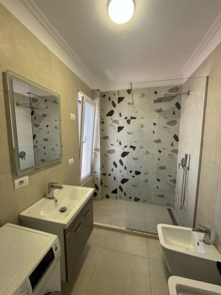 Tirane, jepet me qera apartament 2+1 Kati 5, 80 m² 500 € (xhamia selites)