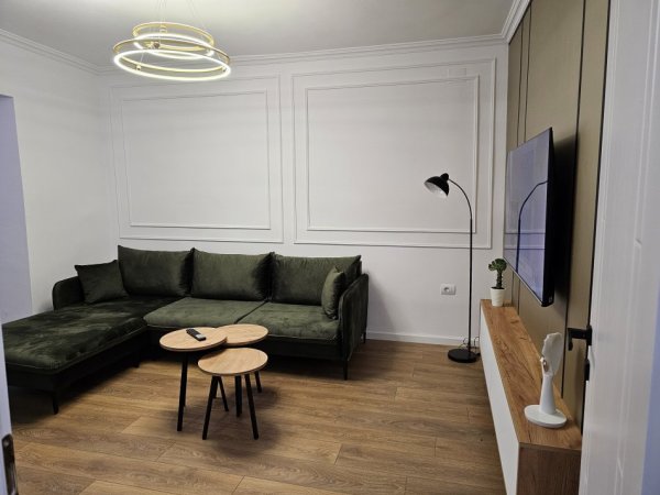 Tirane, jepet me qera apartament 1+1+Ballkon Kati 1, 70 m² 600 € (Rruga Kavajes)