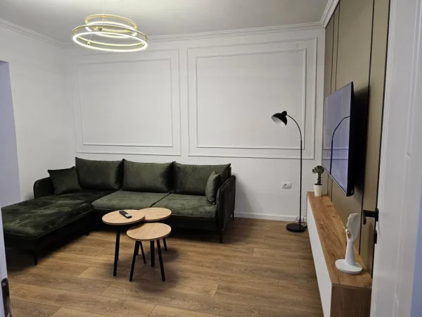 Tirane, jepet me qera apartament 1+1+Ballkon Kati 1, 70 m² 600 € (Rruga Kavajes)