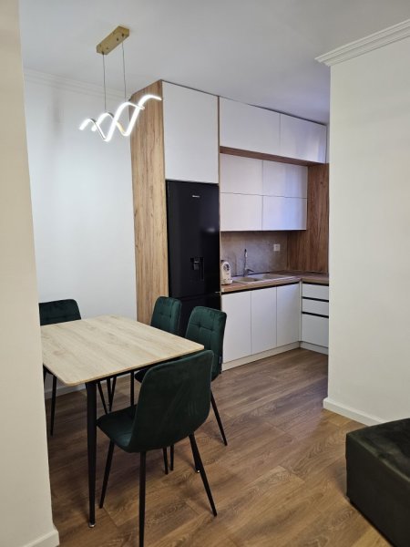 Tirane, jepet me qera apartament 1+1+Ballkon Kati 1, 70 m² 600 € (Rruga Kavajes)
