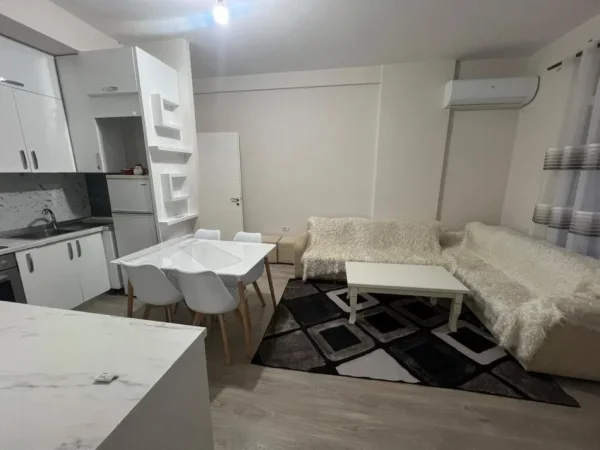 Tirane, jepet me qera apartament 3+1+Ballkon , 116 m² 600 € (Ish Fusha Aviacionit)
