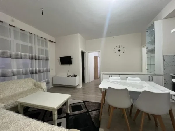 Tirane, jepet me qera apartament 3+1+Ballkon , 116 m² 600 € (Ish Fusha Aviacionit)
