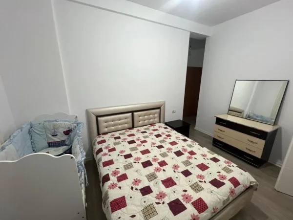 Tirane, jepet me qera apartament 3+1+Ballkon , 116 m² 600 € (Ish Fusha Aviacionit)