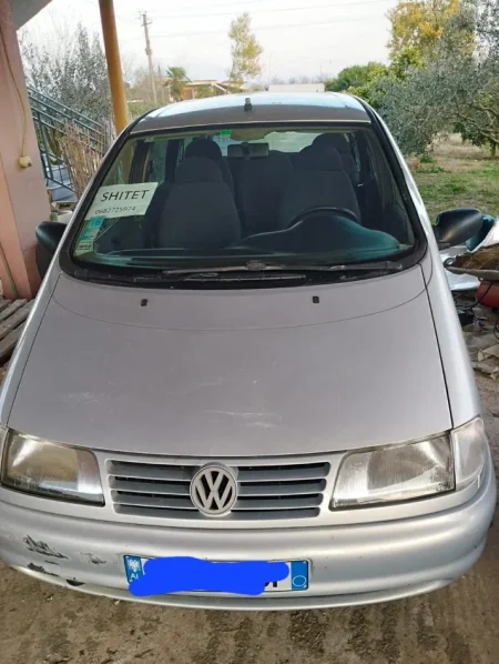 Lushnje Divjake, shes Volkswagen Sharan , manuale 2.000 €