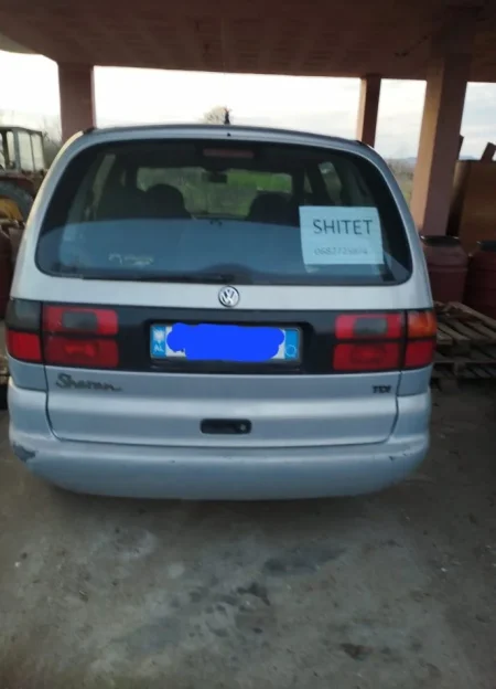 Lushnje Divjake, shes Volkswagen Sharan , manuale 2.000 €