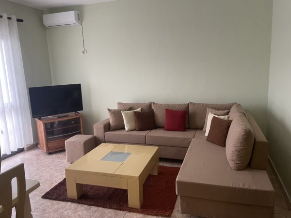 Tirane, jap me qera apartament 1+1 Kati 3, 70 m² 400 € (Shkelqim Fusha)