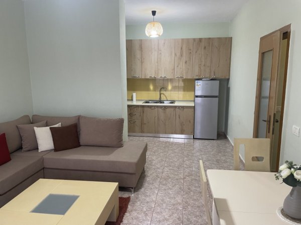 Tirane, jap me qera apartament 1+1 Kati 3, 70 m² 400 € (Shkelqim Fusha)