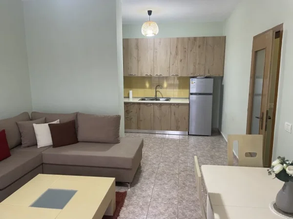 Tirane, jap me qera apartament 1+1 Kati 3, 70 m² 400 € (Shkelqim Fusha)