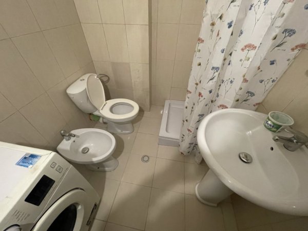 Tirane, jap me qera apartament 1+1 Kati 3, 70 m² 400 € (Shkelqim Fusha)
