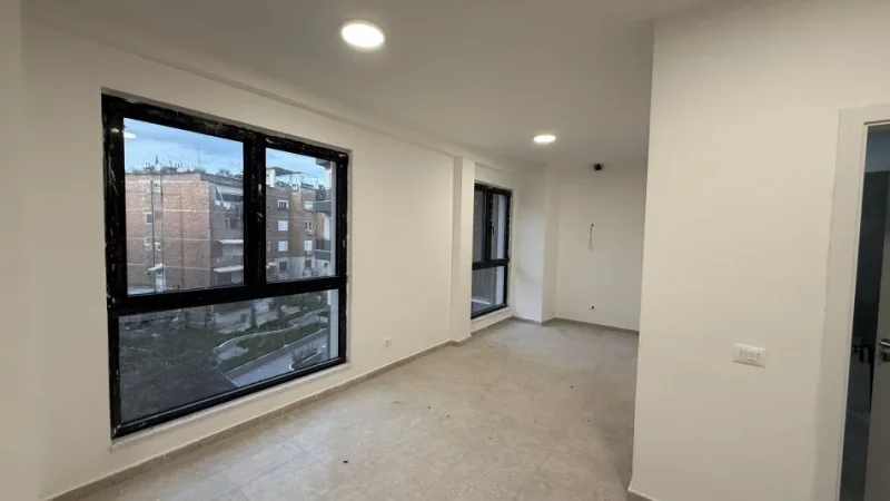 Tirane, jepet me qera ambjent biznesi Kati 3, 89 m² 800 € (tefta tashko)
