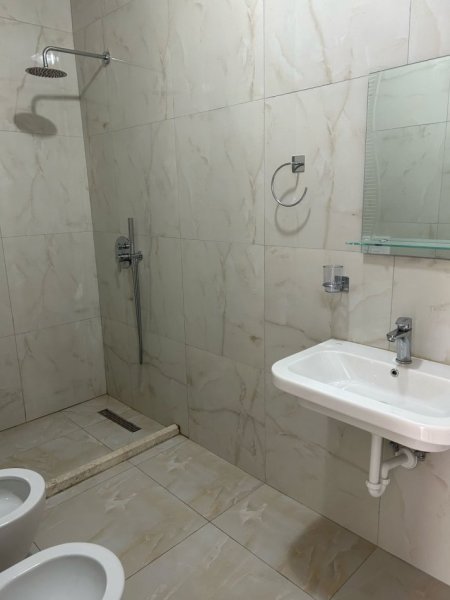 Tirane, jap me qera apartament 1+1+Ballkon Kati 4, 60 m² 300 € (Pasho Hysa)