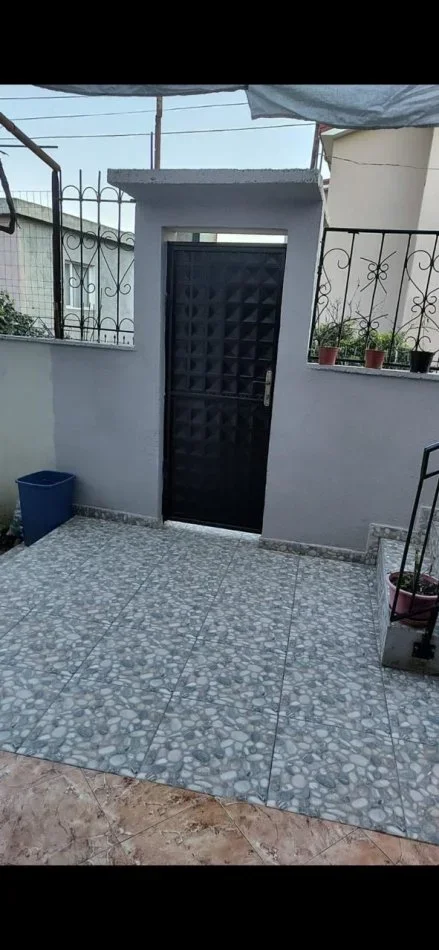 Tirane, jepet me qera shtepi 2+1+Aneks+Ballkon Kati 1, 91 m² 350 € (Xhafize Keko)