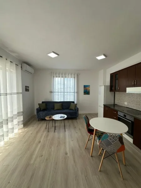 Tirane, jepet me qera 1+1+Ballkon Kati 5, 65 m² 370 € (rruga tom plezha)