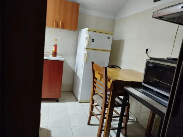 Tirane, jap me qera apartament 1+1 Kati 0, 25 m² 230 € (Stavri Themeli)