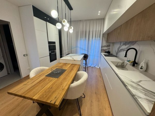 Tirane, jepet me qera Vile 3 Kateshe, 200 m² 3.000 € (Rezidenca Colombo, TEG)